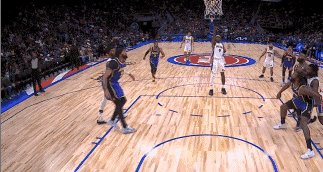 开云体育网站-湖人活塞火爆冲突！詹姆斯打破对手面部被驱逐