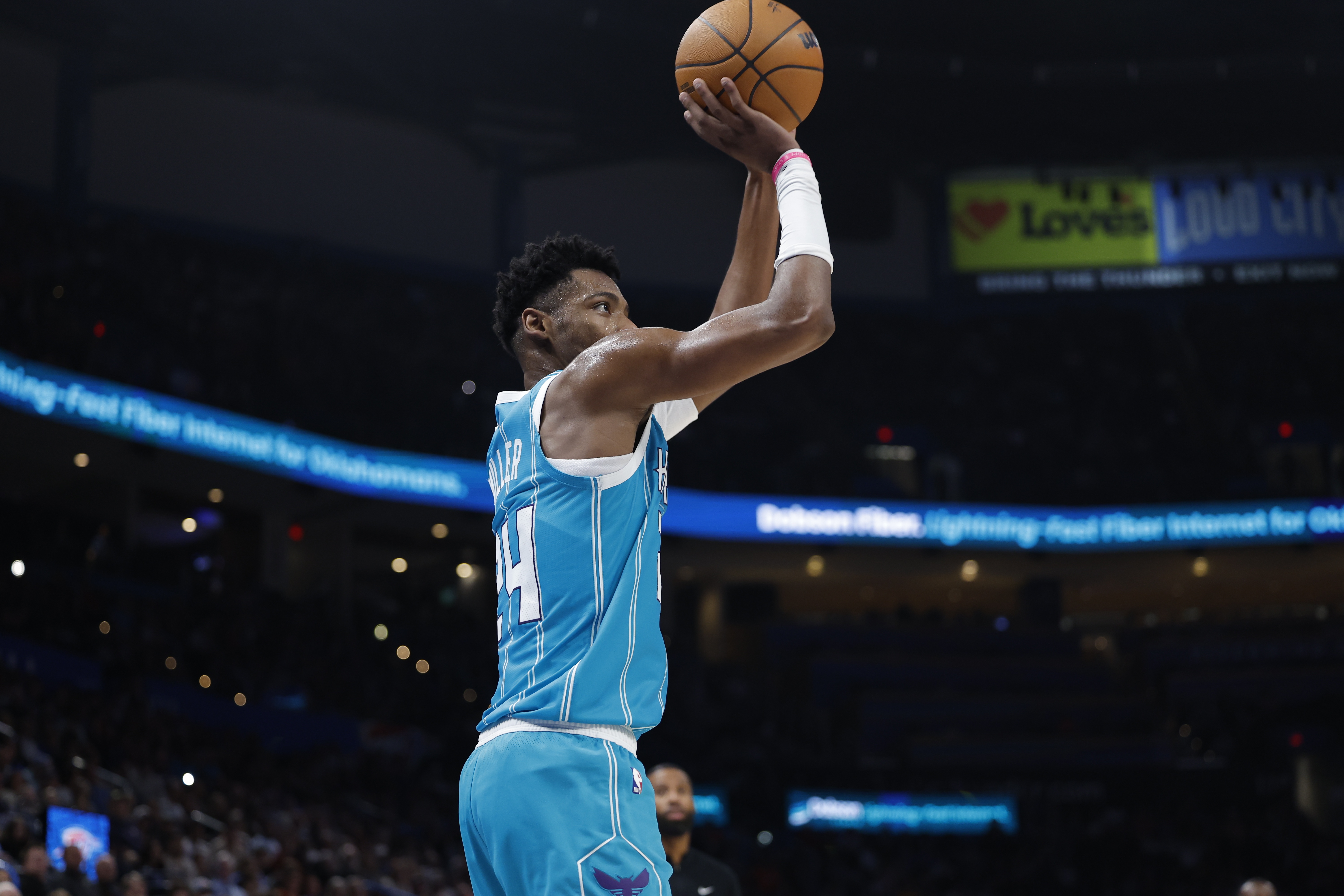 开云体育-续命！布兰登·米勒加长三分命中率队追到6分 时间还剩46秒